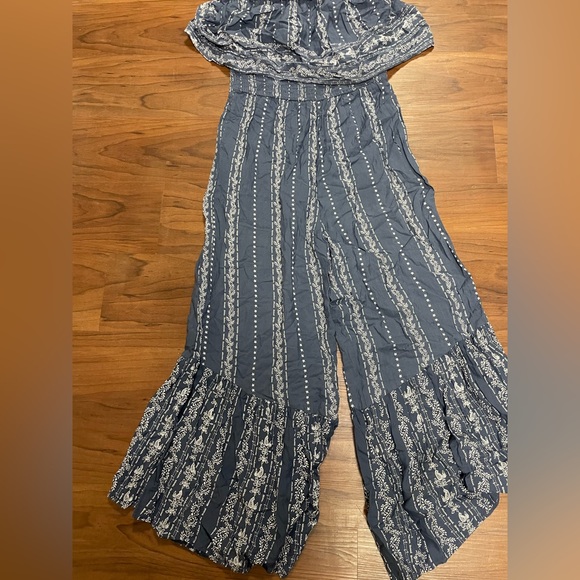 Flowy Bellbottom Jumpsuit - Picture 4 of 7